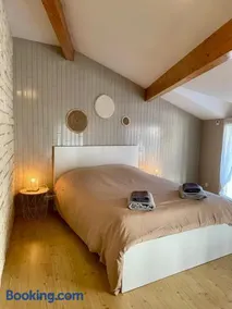 Maison de ville à Souillac avec parking privé - Image 2