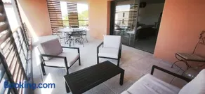 Appartement spacieux avec clim et grande terrasse à Uzès - Image 1
