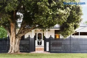 Thunder St Cottage Light Bright Home - Image 2