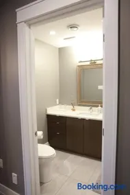 A luxurious 6 Bedfroom Family-Friendly House - Image 2