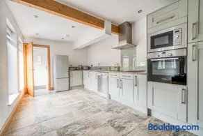 Luxury Cottage in New Forest Perfect for Family and Friends - Image 3
