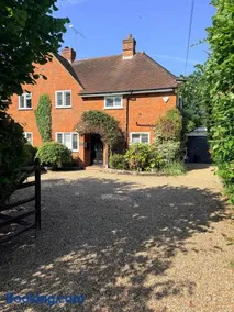 Charming Woodland Cottage Retreat Nr Cobham Sleeps 5 - Image 2