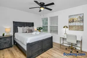 Stay West Side 2BR Near DT - Image 2