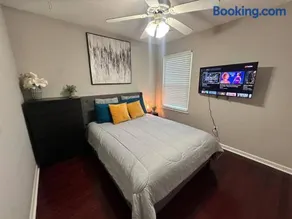 2BR-2BA Near Concord Mills - Backyard - Workspace - Image 2