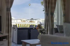 Hiba Luxury Caravan At Parkdean Cayton Bay Holiday Park - Image 5