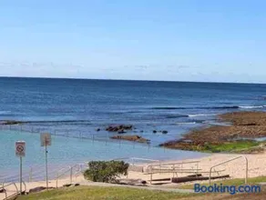 Walk to Beach Escape @ Cronulla - 2Bdrm- Parking - Image 3