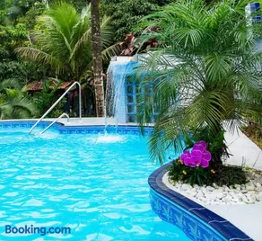 Casa com Piscina e Jacuzzi a 500m da Praia Guaratuba - Image 1