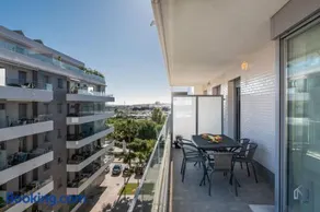 Newly Built 3 BDRM Modern Apt w Gym, Pool, & Views - Image 2