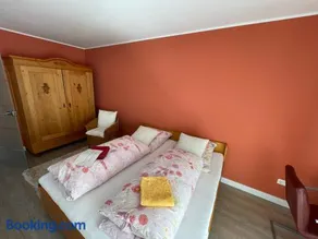 Zwei Zimmer, Küche, Bad - Image 2