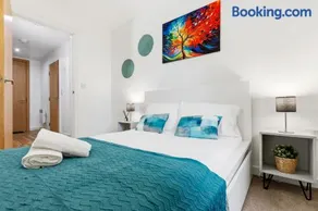 Central Liverpool Baltic Apartment Sleeps 7 - Image 5