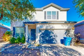 Charming family friendly home, enclosed backyard & 20 miles from San Antonio - Image 3
