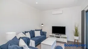 Tranquil Country Escape With Scenic Views - Image 4