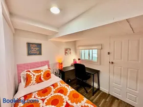 Private Room on the 1st Floor with Shared Bathroom near Airport and Downtown Seattte - Image 5