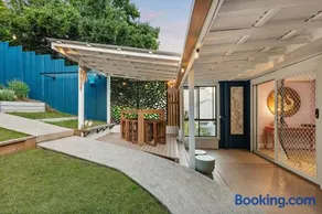 Mary's Manor - Luxurious & Stylish 3 Bedroom House - Pets Allowed! - Image 3
