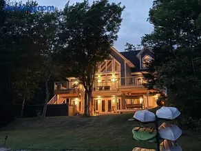 Luxurious Lakeside Chalet with Swim Spa - Image 4