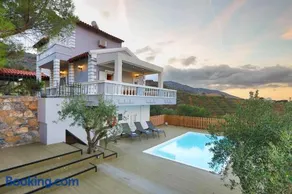 Carmine Olive Villa - Image 1
