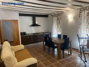 Agradable casa con chimenea interior y barbacoa. - Image 2