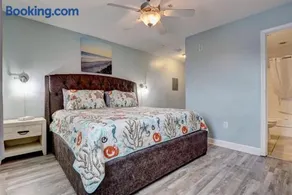 Surf City Stay Motel Unit - Walk to Beach - Image 3
