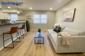 Joslyn 6-Cozy in Midtown Omaha - Image 5
