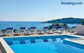 Nice Apartment In Rogoznica With Sauna - Image 2