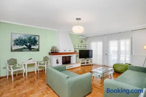 Cozy Penthouse - Image 1