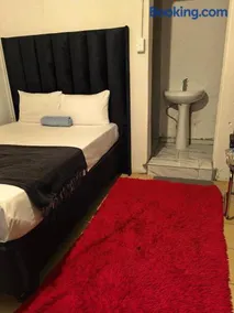 GLESTER GUEST HOUSE - Image 3