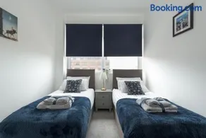 Deluxe 2 bed, 2 bathroom Milton Keynes apartment within walking distance to train station and City centre. - Image 4
