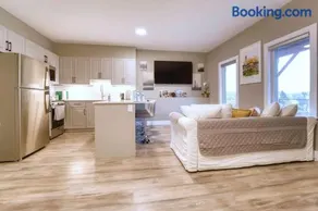 1 Bed - King size Nature to City Getaway - Image 1