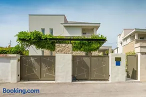 Villa Bella- White - Image 2