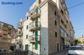 Split Old Town Apartment - Image 2