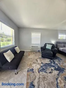 Perfect spot in Ft Myers Beach - Image 3