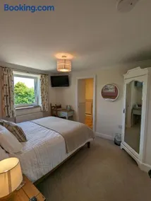 Whittakers Barn Farm Bed and Breakfast - Image 2