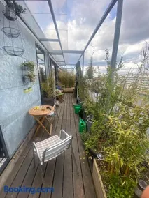 Artist's penthouse by the water's edge - Image 3