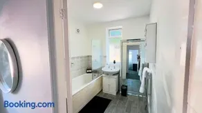 Cross Heath House - Image 3