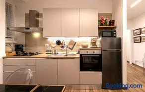 BOHEMIAN PIGNETO RHOME - 2 bdr 2 bath family friendly comfort & elegance - Colosseum at 4 metro stops - Vibrant & secure area, Pigneto metro & historic car free Island at 10 min walk - Easy access to Termini, La Sapienza, Policlinico Umberto I - Image 2