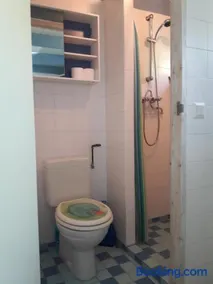 Little Beach House - Free parking - Image 3