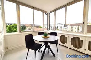 Rock in Share - Strozzi Suites - Brand-New Luxury 4-Bedroom Apartment with - Image 1