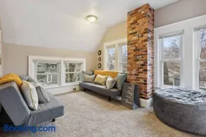 Historic + Pet-Friendly Gem - Image 1