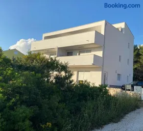 White Residence Luxury Apartment Bibinje - Image 3