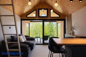 Dushka Mountain Cabin - Image 2