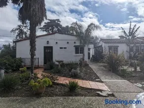 Farm house retreat on the hills near BART - Image 1