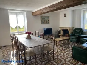 Gîte rural à Montaiguët-en-Forez avec étangs et vélos - Image 2