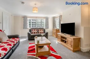 3 Bed in Scethrog oc-h30013 - Image 2