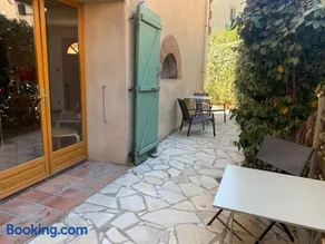Ceret Beautiful Spacious House & Courtyard BBQ - Image 2