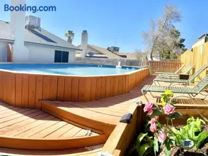 Stunning 4BR Home Pool Mountain & City Views - Image 1