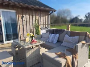 Waterside Cabin - Image 2
