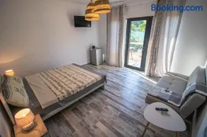 Flip Flop Bungalows - Image 2