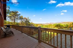 Beautiful 4BR Mountain View Cabin A Retreat for Everyone - Image 1