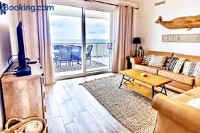 Barefoot Bliss - beachfront condo - sleeps 12 - Image 3