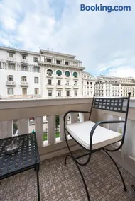 Aristotelous Grand View by Luxlikehome - Image 1